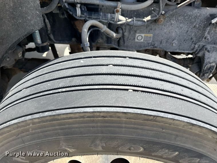 image for item ED4273 2011 Kenworth T370  truck cab and chassis