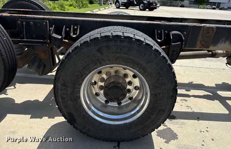 image for item ED4273 2011 Kenworth T370  truck cab and chassis