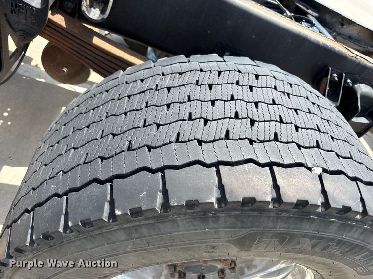 image for item ED4273 2011 Kenworth T370  truck cab and chassis