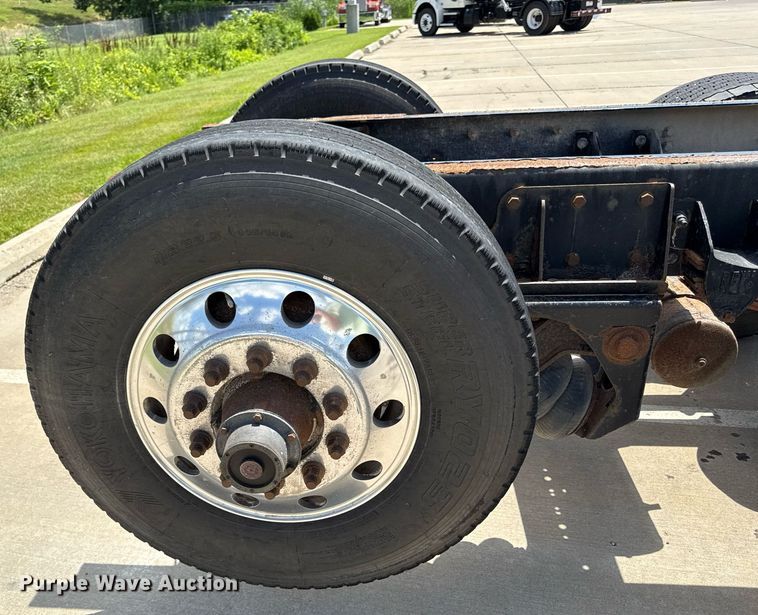 image for item ED4273 2011 Kenworth T370  truck cab and chassis