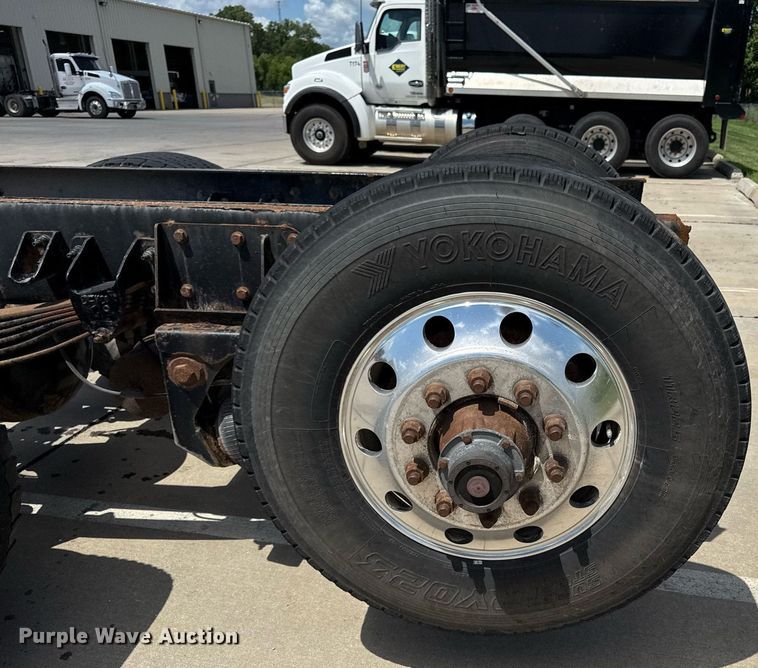 image for item ED4273 2011 Kenworth T370  truck cab and chassis