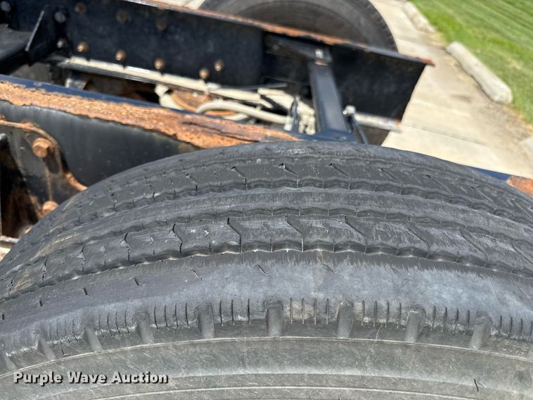 image for item ED4273 2011 Kenworth T370  truck cab and chassis