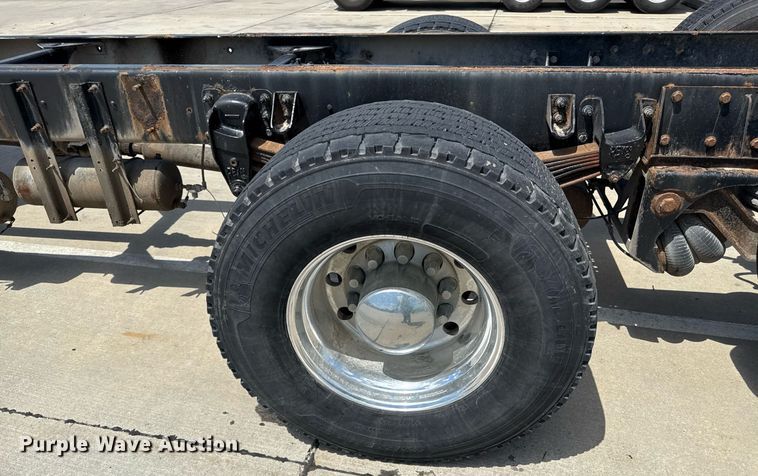 image for item ED4273 2011 Kenworth T370  truck cab and chassis