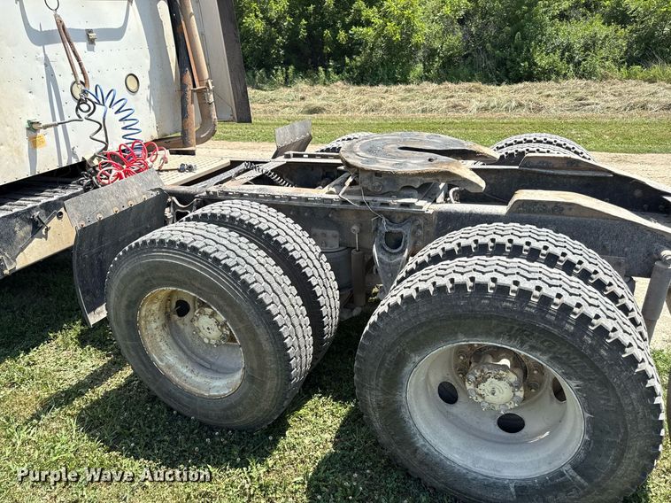 image for item ED4287 1998 International 9400 Eagle semi truck