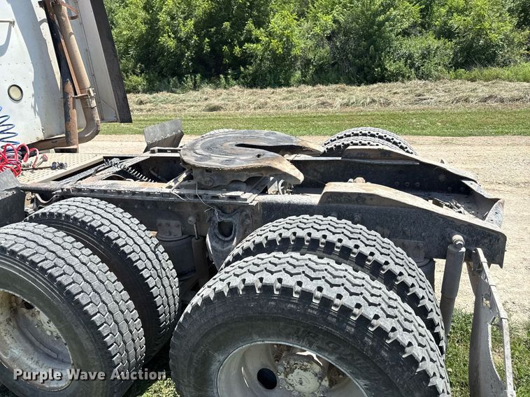 image for item ED4287 1998 International 9400 Eagle semi truck