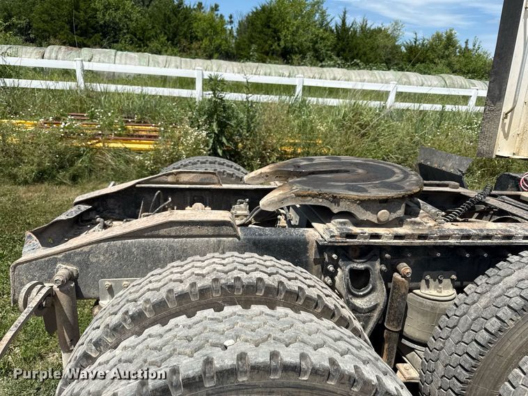 image for item ED4287 1998 International 9400 Eagle semi truck