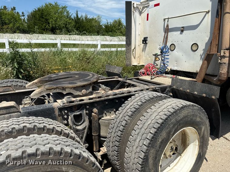 image for item ED4287 1998 International 9400 Eagle semi truck