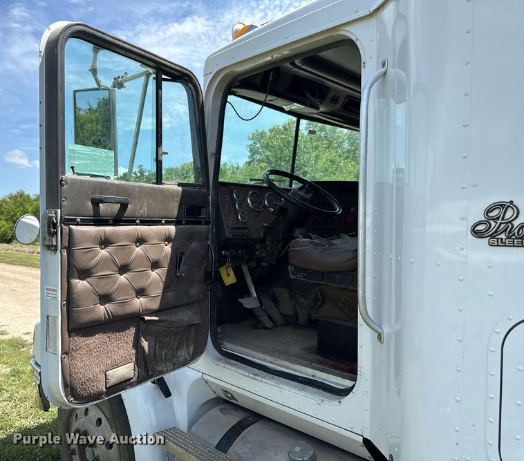 image for item ED4287 1998 International 9400 Eagle semi truck