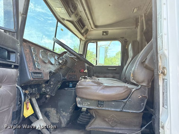 image for item ED4287 1998 International 9400 Eagle semi truck