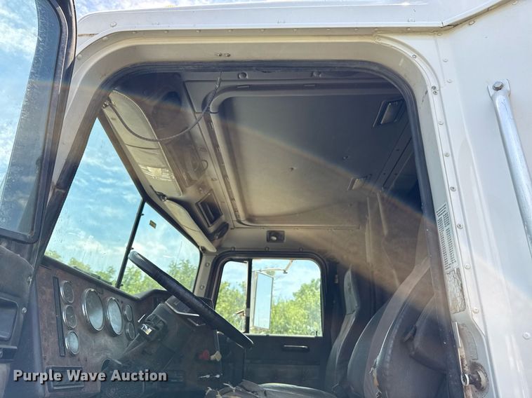 image for item ED4287 1998 International 9400 Eagle semi truck