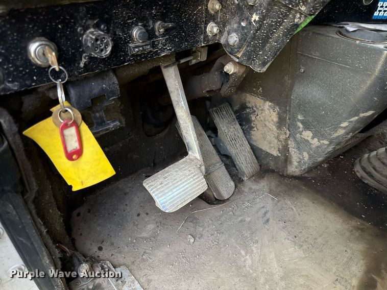 image for item ED4287 1998 International 9400 Eagle semi truck