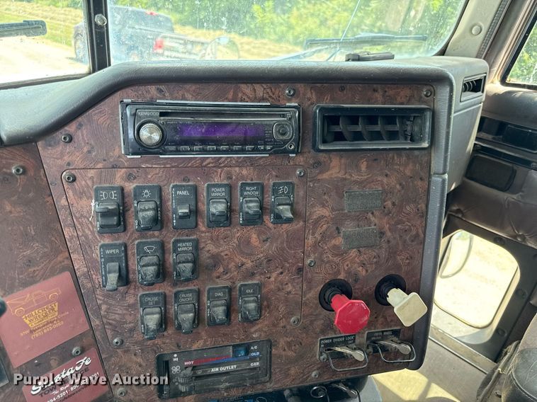 image for item ED4287 1998 International 9400 Eagle semi truck