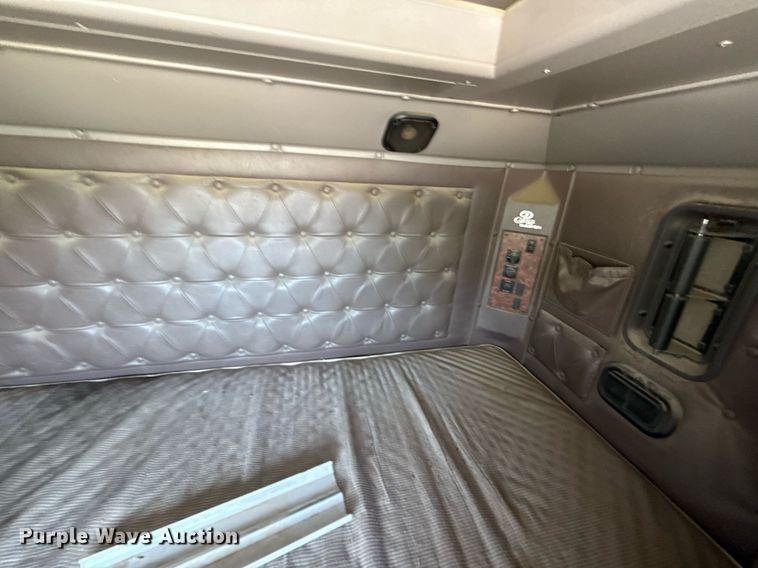 image for item ED4287 1998 International 9400 Eagle semi truck