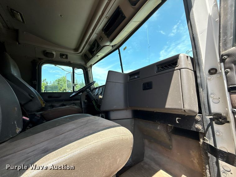 image for item ED4287 1998 International 9400 Eagle semi truck