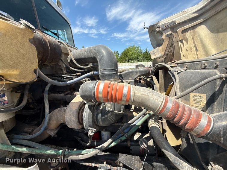 image for item ED4287 1998 International 9400 Eagle semi truck