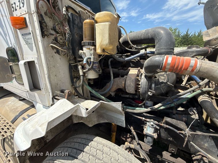 image for item ED4287 1998 International 9400 Eagle semi truck