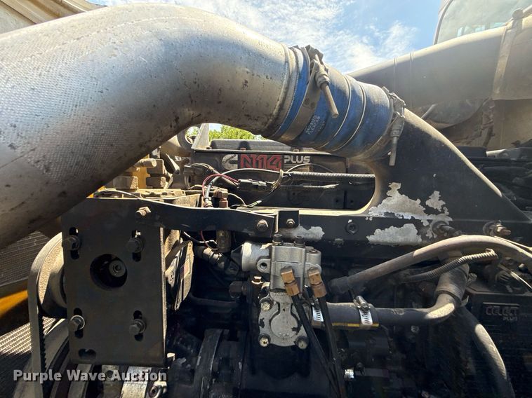 image for item ED4287 1998 International 9400 Eagle semi truck