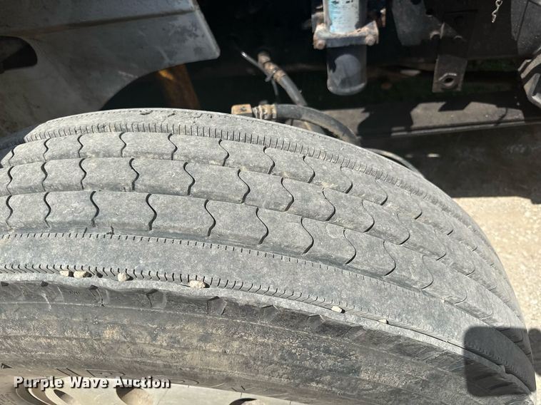 image for item ED4287 1998 International 9400 Eagle semi truck