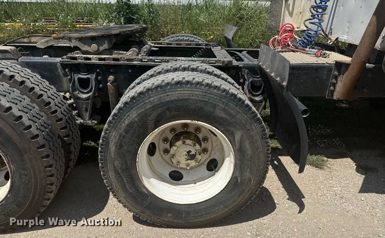 image for item ED4287 1998 International 9400 Eagle semi truck