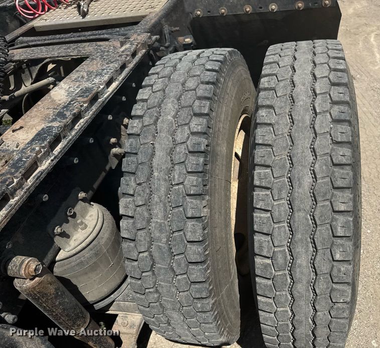 image for item ED4287 1998 International 9400 Eagle semi truck