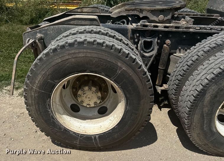 image for item ED4287 1998 International 9400 Eagle semi truck