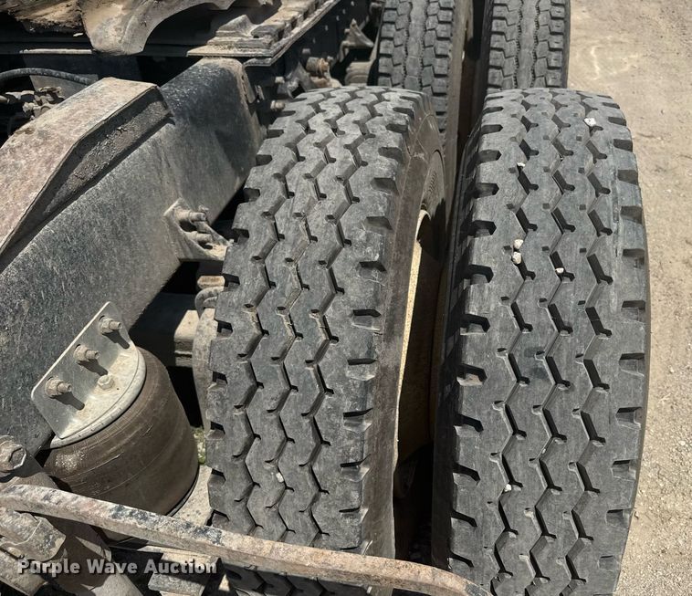 image for item ED4287 1998 International 9400 Eagle semi truck