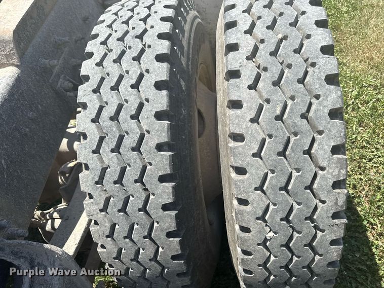 image for item ED4287 1998 International 9400 Eagle semi truck