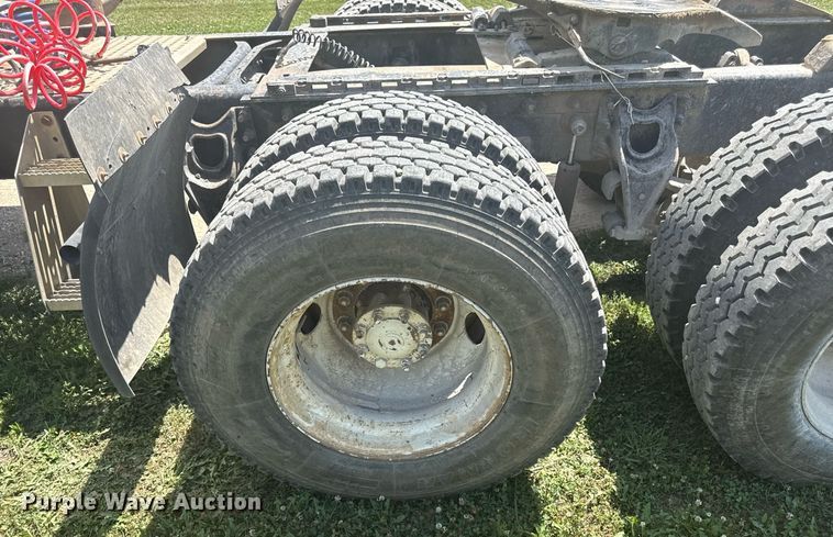 image for item ED4287 1998 International 9400 Eagle semi truck