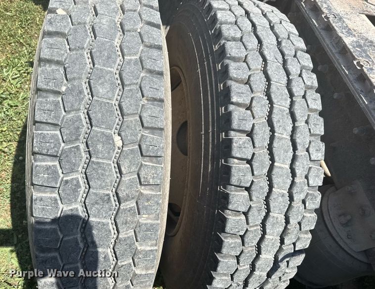 image for item ED4287 1998 International 9400 Eagle semi truck