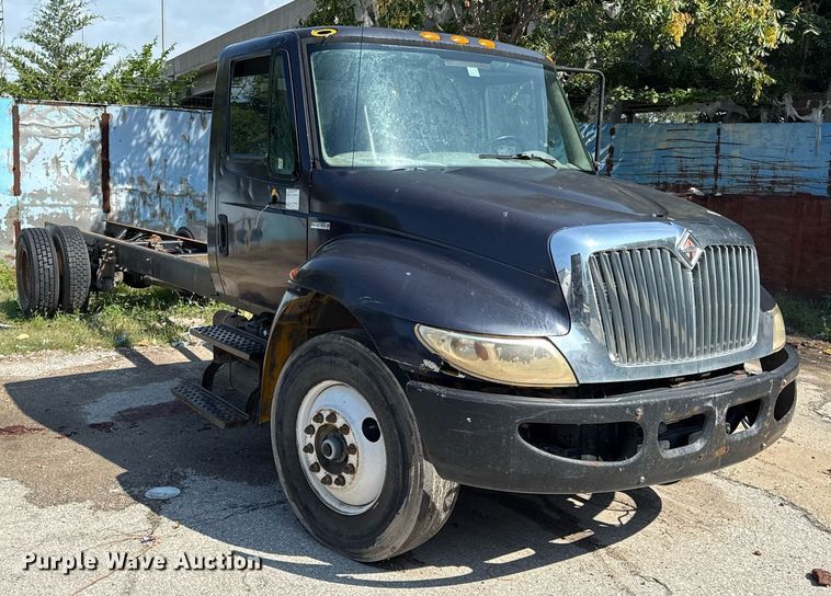 image for item ED4326 2011 International DuraStar 4300 truck cab and chassis