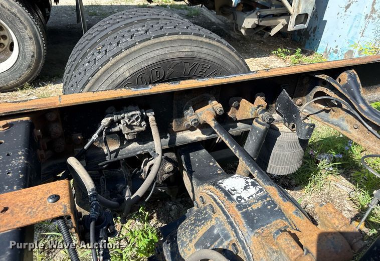 image for item ED4326 2011 International DuraStar 4300 truck cab and chassis