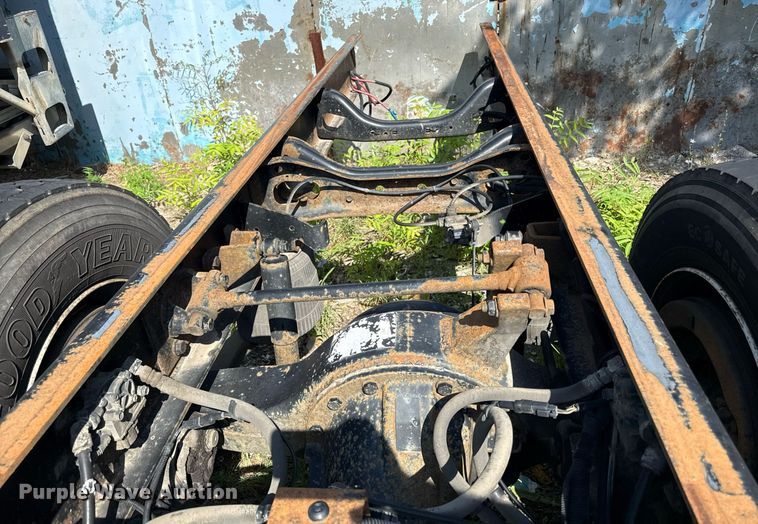 image for item ED4326 2011 International DuraStar 4300 truck cab and chassis