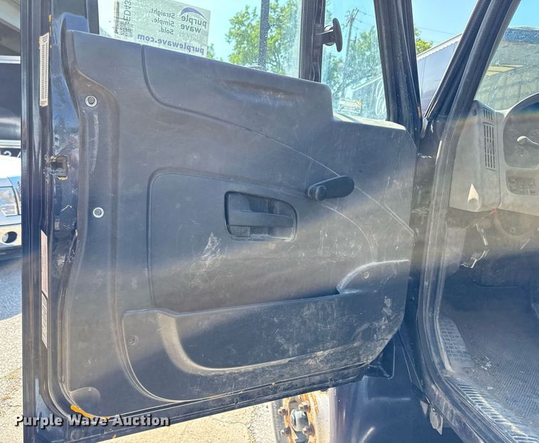 image for item ED4326 2011 International DuraStar 4300 truck cab and chassis