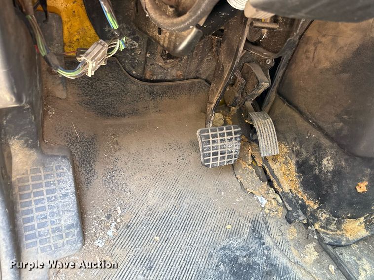 image for item ED4326 2011 International DuraStar 4300 truck cab and chassis