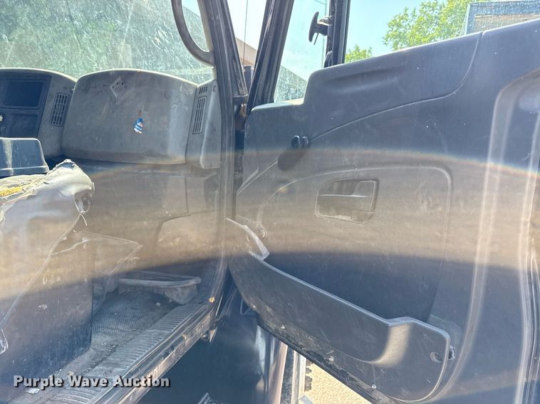 image for item ED4326 2011 International DuraStar 4300 truck cab and chassis