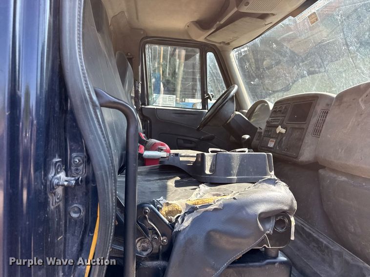 image for item ED4326 2011 International DuraStar 4300 truck cab and chassis