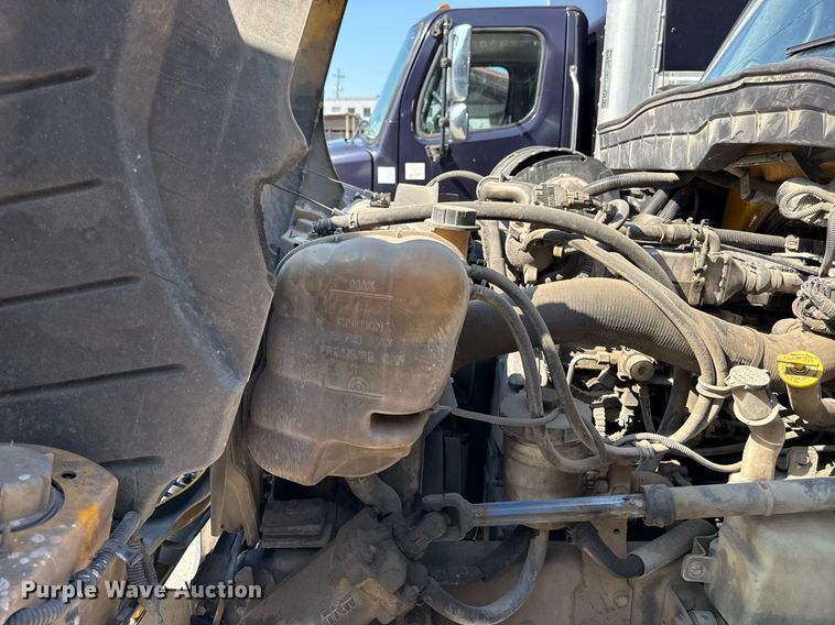 image for item ED4326 2011 International DuraStar 4300 truck cab and chassis