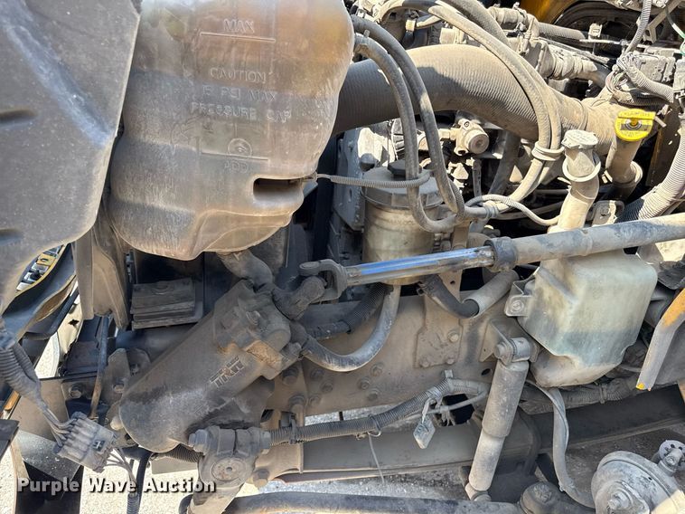 image for item ED4326 2011 International DuraStar 4300 truck cab and chassis