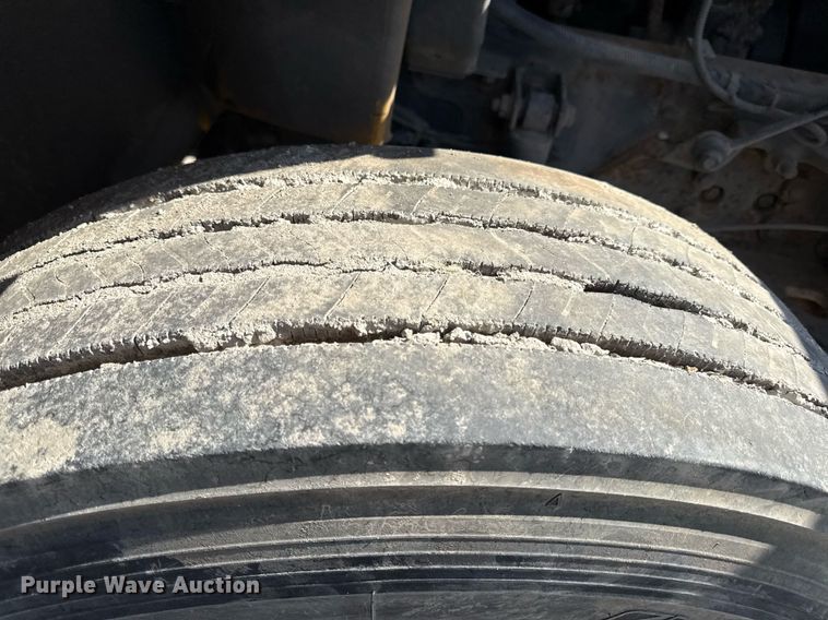 image for item ED4326 2011 International DuraStar 4300 truck cab and chassis