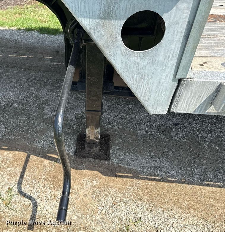 image for item ED4377 2005 Transcraft  drop deck trailer