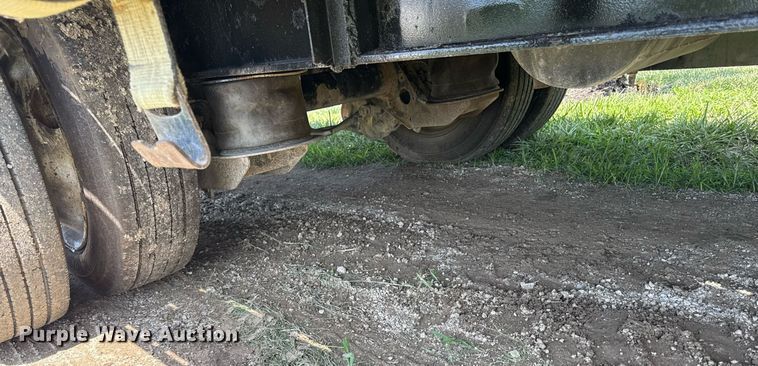 image for item ED4377 2005 Transcraft  drop deck trailer