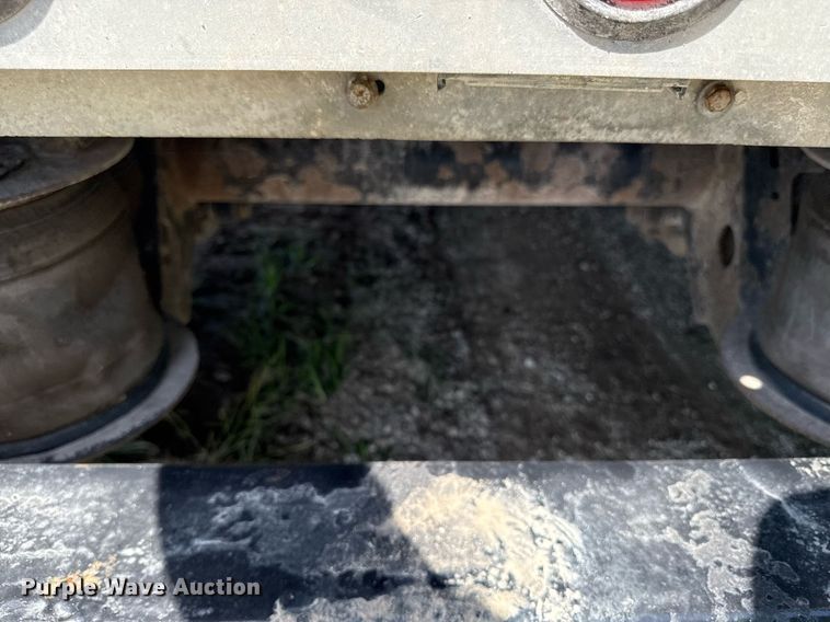 image for item ED4377 2005 Transcraft  drop deck trailer