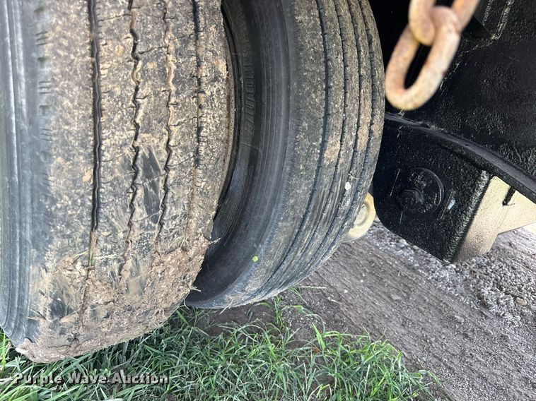 image for item ED4377 2005 Transcraft  drop deck trailer