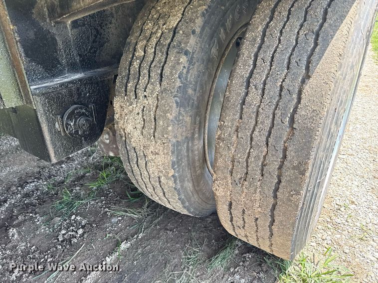 image for item ED4377 2005 Transcraft  drop deck trailer