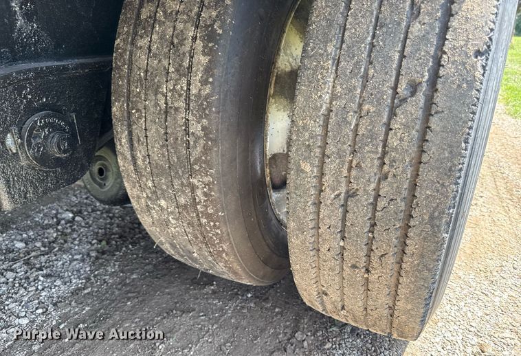 image for item ED4377 2005 Transcraft  drop deck trailer