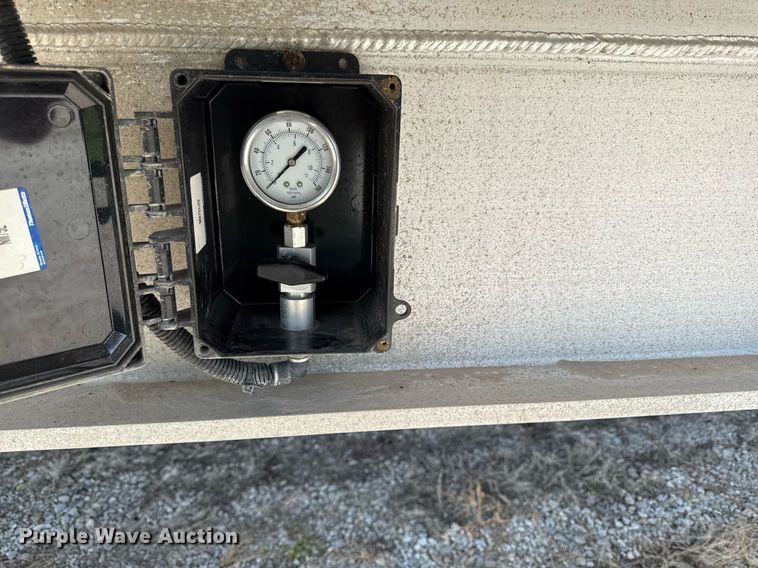 image for item ED4378 2016 Benson flatbed trailer