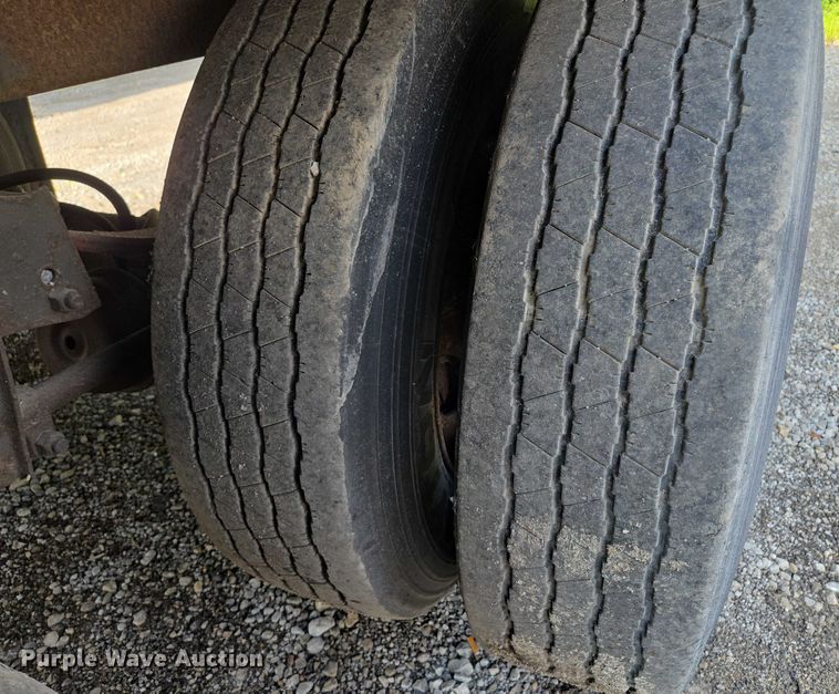 image for item EF1785 2005 Utility Trailers VS2DC dry van trailer