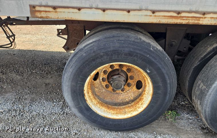 image for item EF1785 2005 Utility Trailers VS2DC dry van trailer