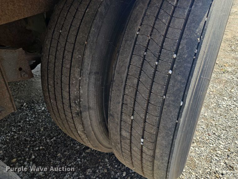 image for item EF1785 2005 Utility Trailers VS2DC dry van trailer