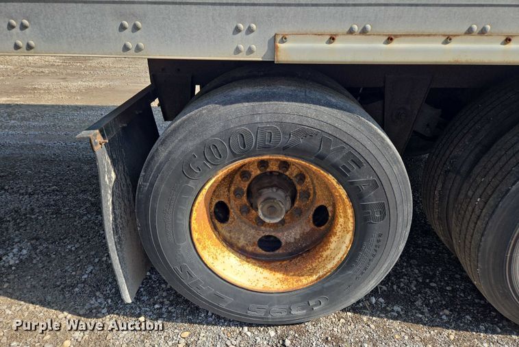 image for item EF1785 2005 Utility Trailers VS2DC dry van trailer